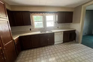 529 N 2nd St, Watseka, IL 60970 - Photo 5