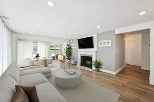 637 Hibbard Rd, Wilmette, IL 60091 - Photo 3
