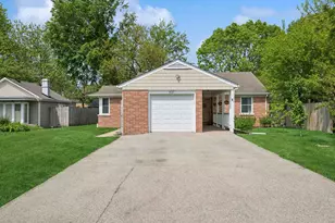 637 Hibbard Rd, Wilmette, IL 60091 - Photo 1