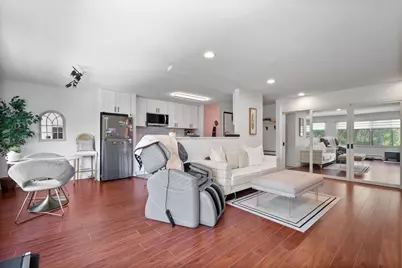 920 E Old Willow Road #202, Prospect Heights, IL 60070 - Photo 5