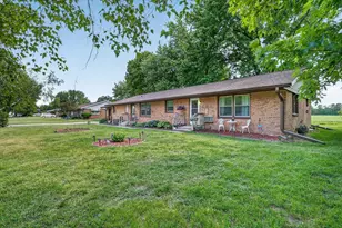 2140 Davis Dr, Belvidere, IL 61008 - Photo 3