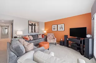 540 Milan Ln, Hoffman Estates, IL 60169 - Photo 5
