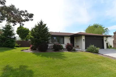 3902 N Galesburg Avenue, Arlington Heights, IL 60004 - Photo 1