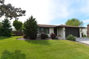 3902 N Galesburg Ave, Arlington Heights, IL 60004 - Photo 1