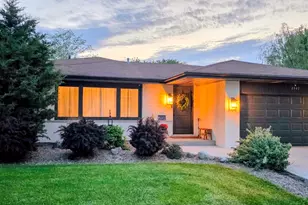 3902 N Galesburg Ave, Arlington Heights, IL 60004 - Photo 29