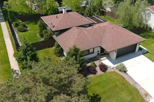 3902 N Galesburg Ave, Arlington Heights, IL 60004 - Photo 3