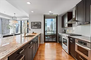 240 E Illinois St, Chicago, IL 60611 - Photo 9