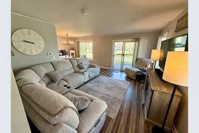 100 Village Creek Drive, Lake in the Hills, IL 60156 - Photo 9