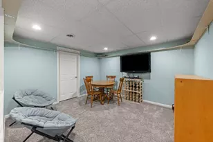 2012 Cromwell Dr, Wheaton, IL 60189 - Photo 29