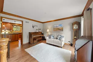 2012 Cromwell Dr, Wheaton, IL 60189 - Photo 7