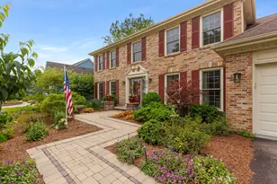 2012 Cromwell Dr, Wheaton, IL 60189 - Photo 3