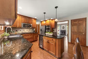 2012 Cromwell Dr, Wheaton, IL 60189 - Photo 11