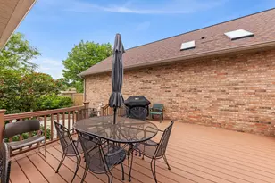 1610 Astor Ave, Oakbrook Terrace, IL 60181 - Photo 23