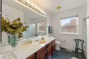 1610 Astor Ave, Oakbrook Terrace, IL 60181 - Photo 19