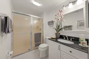 1610 Astor Ave, Oakbrook Terrace, IL 60181 - Photo 21