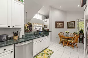 1610 Astor Ave, Oakbrook Terrace, IL 60181 - Photo 9