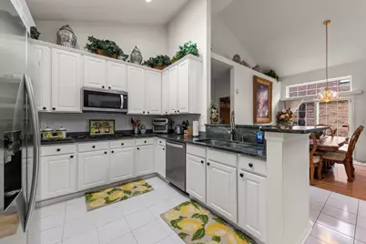 1610 Astor Avenue, Oakbrook Terrace, IL 60181 - Photo 7
