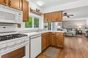 1318 Nantucket Ct, Carol Stream, IL 60188 - Photo 7