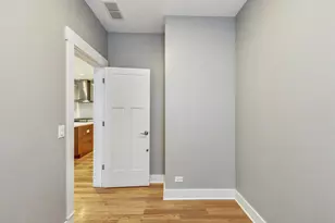 8101 Floral Ave, Skokie, IL 60077 - Photo 11