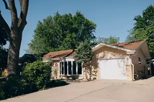9425 Margail Ave, Des Plaines, IL 60016 - Photo 3