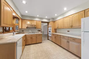 848 S Hillcrest Ave, Elmhurst, IL 60126 - Photo 9