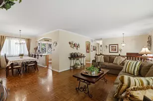 898 E Schirra Dr, Palatine, IL 60074 - Photo 9