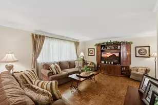 898 E Schirra Dr, Palatine, IL 60074 - Photo 7