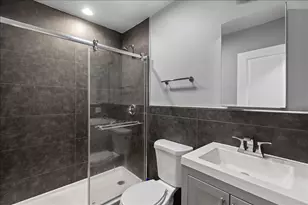 541 W Oakdale Ave, Chicago, IL 60657 - Photo 5