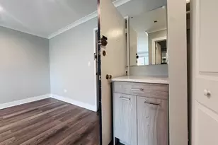 541 W Oakdale Ave, Chicago, IL 60657 - Photo 3