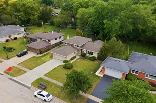 565 Eletson Dr, Crystal Lake, IL 60014 - Photo 31