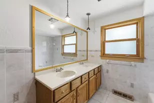 565 Eletson Dr, Crystal Lake, IL 60014 - Photo 11
