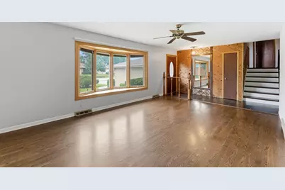 565 Eletson Drive, Crystal Lake, IL 60014 - Photo 3