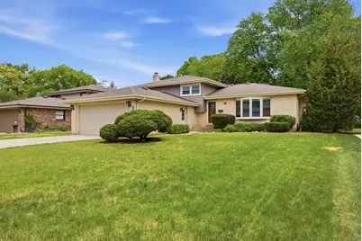 565 Eletson Drive, Crystal Lake, IL 60014 - Photo 1