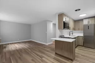 541 W Oakdale Ave, Chicago, IL 60657 - Photo 3