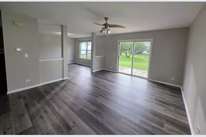 675 Fieldcrest Drive #B, South Elgin, IL 60177 - Photo 11