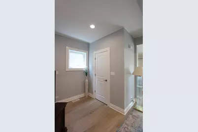4719 W Warwick Avenue, Chicago, IL 60641 - Photo 9