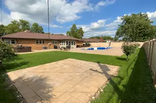 378 Oakwood Dr, Crete, IL 60417 - Photo 7