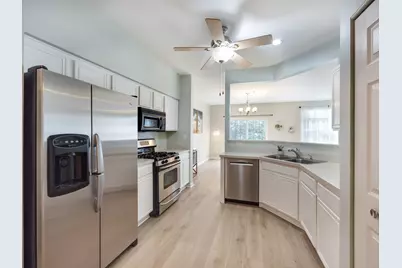 831 Stuarts Drive #831, Saint Charles, IL 60174 - Photo 5