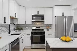 960 Basswood St, Hoffman Estates, IL 60169 - Photo 5