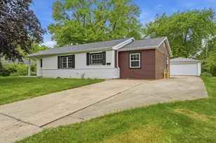 960 Basswood St, Hoffman Estates, IL 60169 - Photo 1