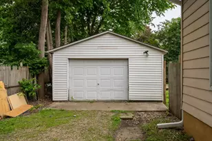 1210 N Madison St, Bloomington, IL 61701 - Photo 25