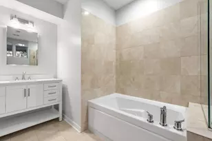 2065 N Kedzie Ave, Chicago, IL 60647 - Photo 11