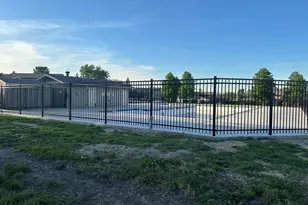 5700 Dutch Mill Ct, Hanover Park, IL 60133 - Photo 15