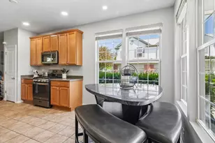 916 Kings Canyon Dr, Streamwood, IL 60107 - Photo 9