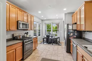916 Kings Canyon Dr, Streamwood, IL 60107 - Photo 11