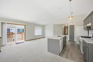 729 Fieldcrest Dr, South Elgin, IL 60177 - Photo 3