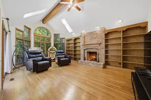 8701 Lake Ridge Dr, Darien, IL 60561 - Photo 13