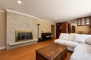 22 Essex Ln, Lincolnshire, IL 60069 - Photo 9