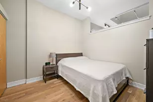 3260 N Clark St, Chicago, IL 60657 - Photo 13