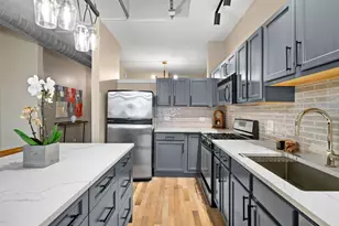 3260 N Clark St, Chicago, IL 60657 - Photo 3